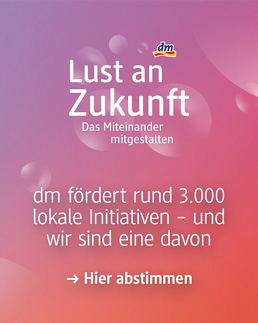 Farbige Grafik mit Text 'Lust an Zukunft Das Mitminder mitgestalten dm fördert rund 3.000 lokale Initiativen - und wir sind eine davon Hier abstimmen'